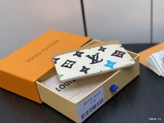 LOUIS VUITTON HOLDER-11*7*0.5cm CARD 0620